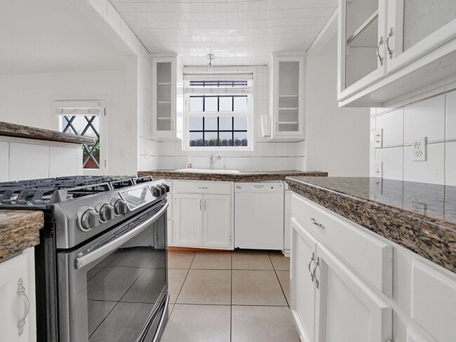 Building Photo - Coming Available 9/15/25 - Balboa Village ...