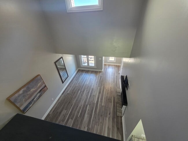 Building Photo - Spacious Town Home in Brighton Heights!