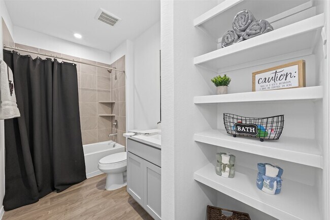 Building Photo - 24206 Foxdale Bay Ct