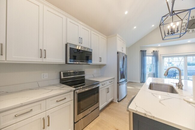 Building Photo - 15 Warren St