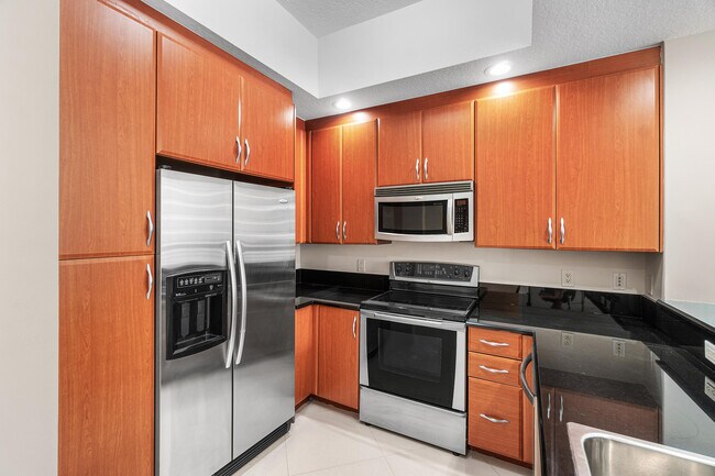 Building Photo - 701 S Olive Ave