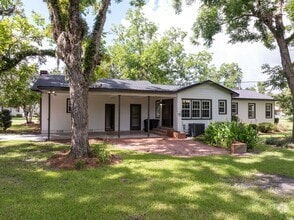 Building Photo - Renovated 4 Bedroom, 3 Bath home in Live Oak