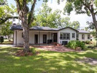 Building Photo - Renovated 4 Bedroom, 3 Bath home in Live Oak