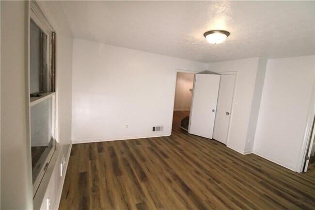 Building Photo - 1485 Scenic Hwy N