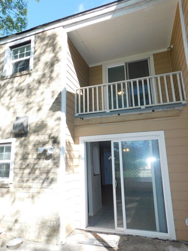 Building Photo - 7322 Oak Manor Dr