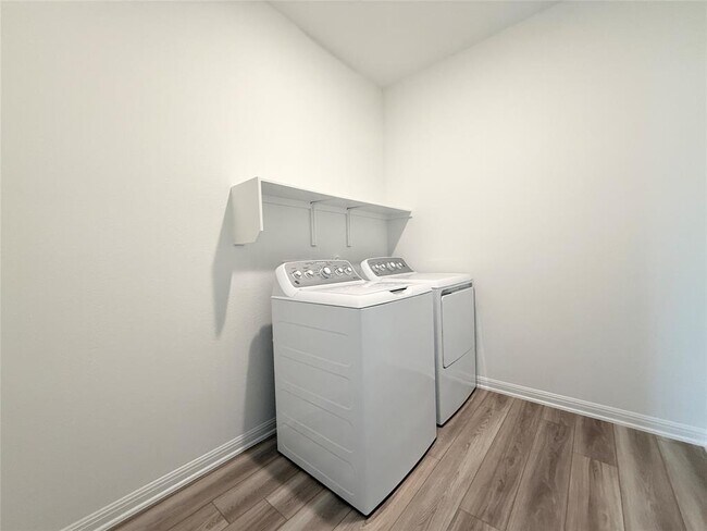 Building Photo - 15409 Flowers Vw