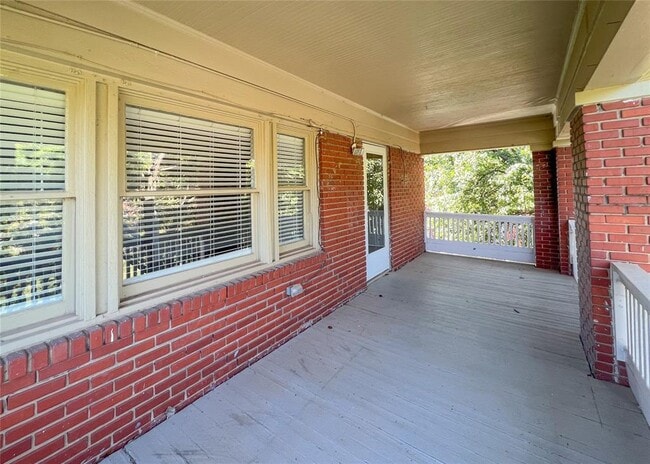 Building Photo - 1808 N Robinson Ave
