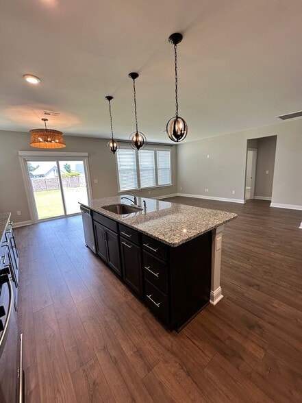 Building Photo - 686 Oyster Dr