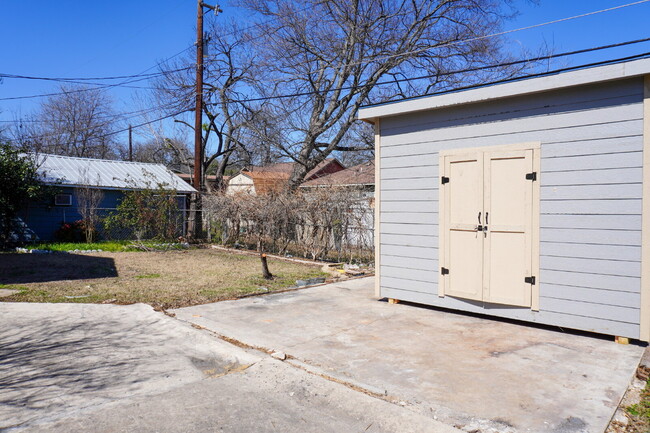 Building Photo - LA Heights 2 Bedroom, 1 Bath Cottage Style...