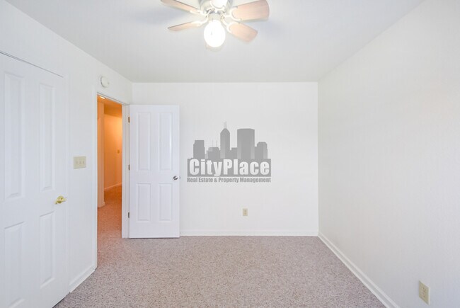 Building Photo - 263 Brooks Bend