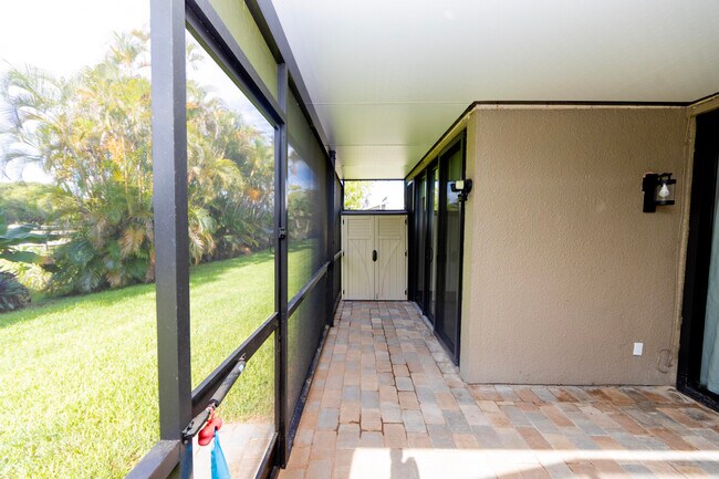 Building Photo - 11060 S Lakeview Dr