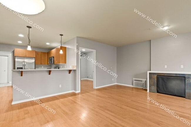Building Photo - Luxurious 1BR/1BA Condo in Matthew Frank Community - Your Ideal Urban Retreat! (W/S/G included)