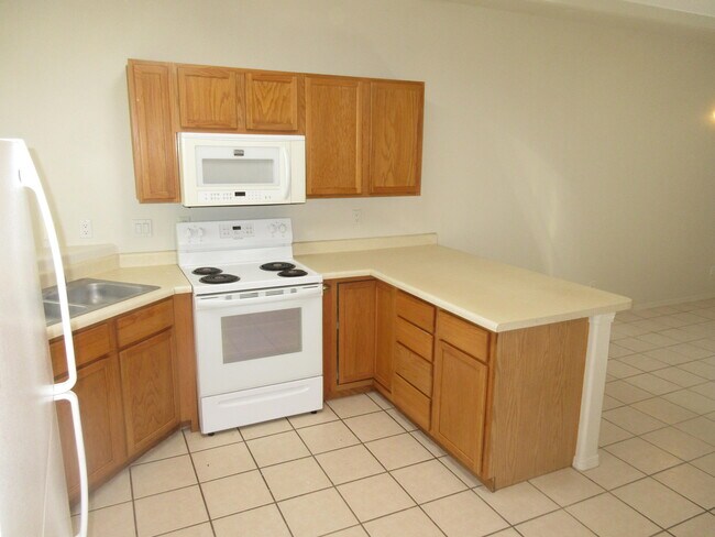 Building Photo - 4608 Holiday Breeze Pl NE