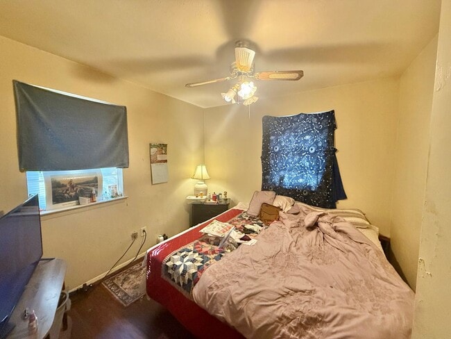 Building Photo - Coming soon! 4 bedrooms 1.5 bathrooms!