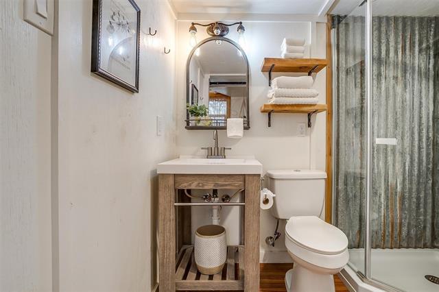 Building Photo - 1809 Whispering Oaks St