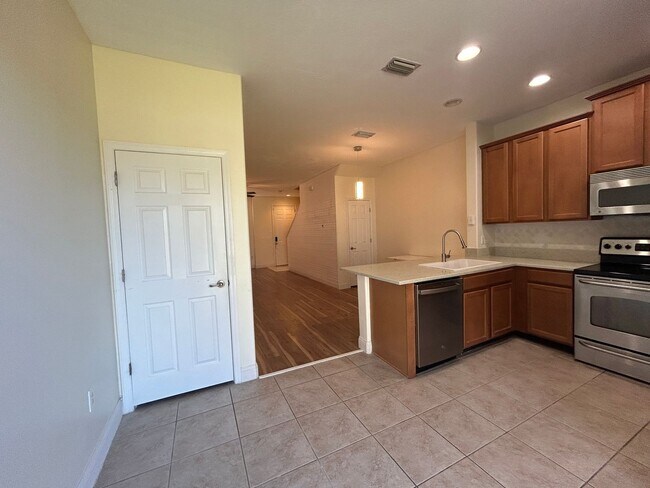 Building Photo - Charming Sawgrass Village Townhome with Pond Views & Modern Comfort