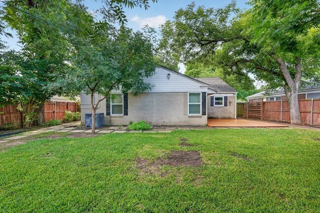 Building Photo - 6312 Malvey Ave