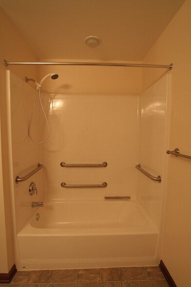 Building Photo - 306 Beeline Rd