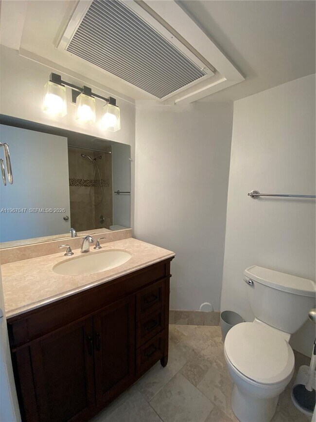 Building Photo - 2841 N Oakland Forest Dr