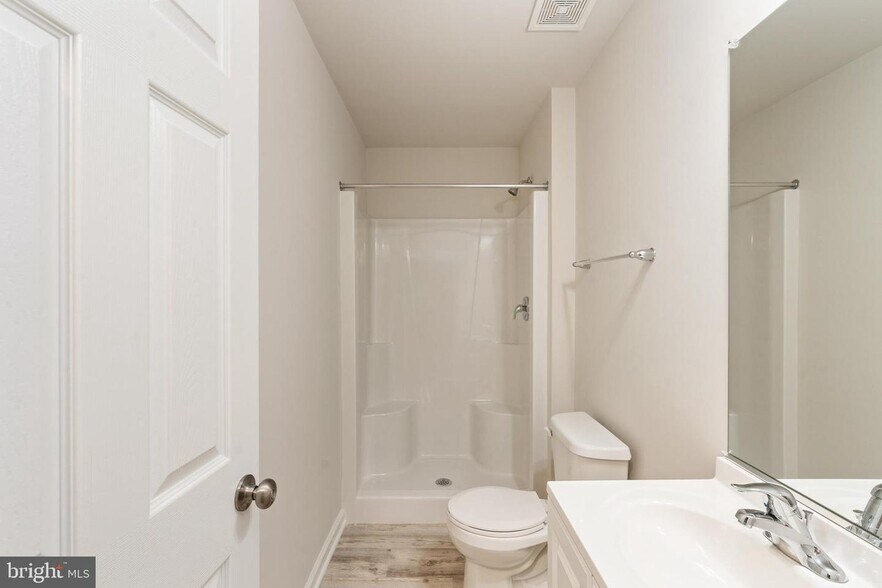 Guest Bathroom - 1196 Holly St