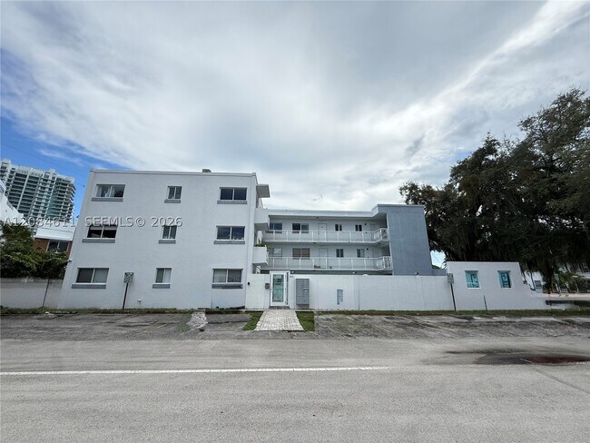 Building Photo - 3101 SW 27th St