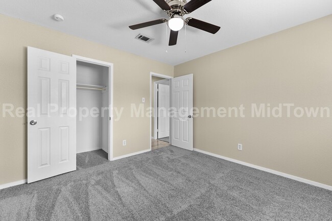 Building Photo - 2801 Plaza St