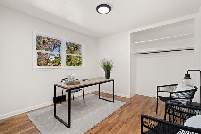 Building Photo - Stunning Fully Remodeled 3-Bedroom Home with Fenced Yard