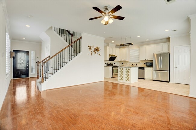Building Photo - 10046 Hillside Bayou Dr