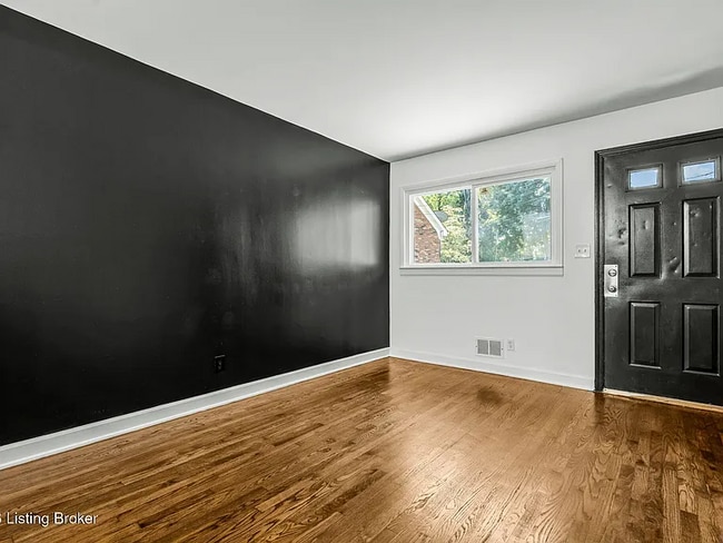 Building Photo - 1119 Ireland Dr