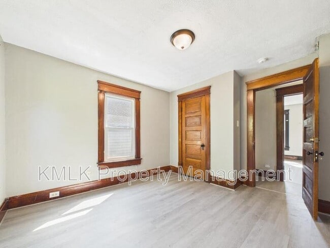 Building Photo - 701 Kling St