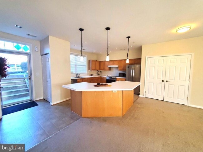 Building Photo - 2433 Wentworth Dr