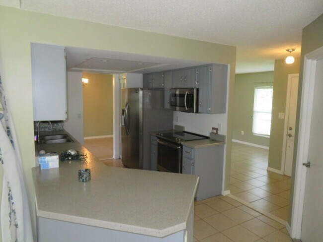 Building Photo - 839 Rosemere Cir