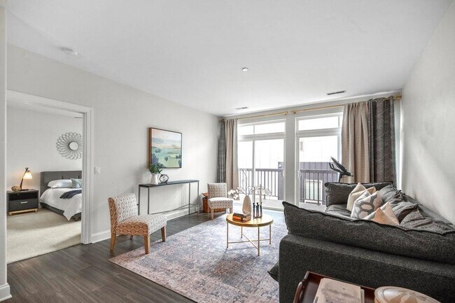 Building Photo - 1905 N Water St