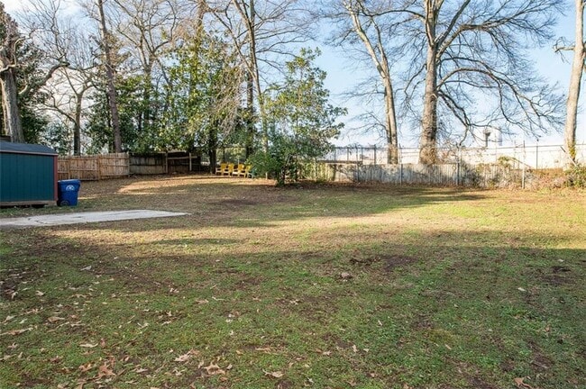 Building Photo - 1095 Deckner Ave SW