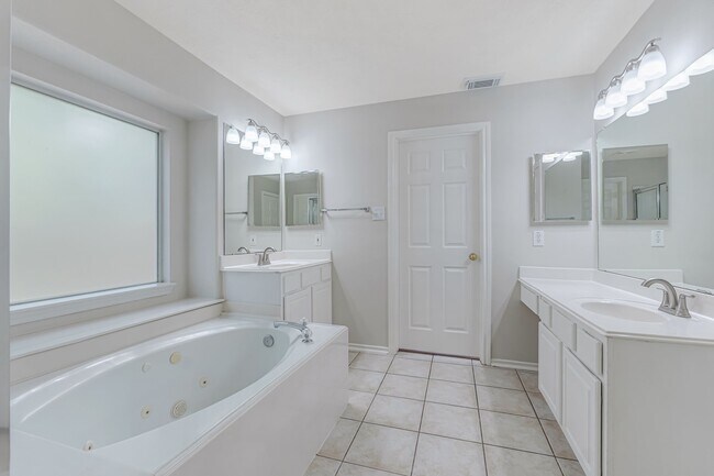 Building Photo - 22 English Lavender Pl