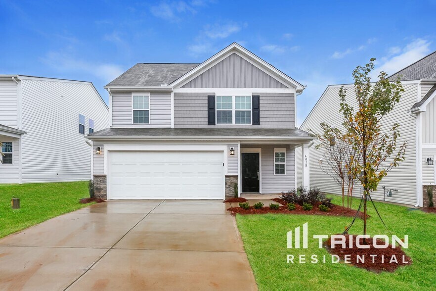 Primary Photo - 4018 Rustling Grass Trl