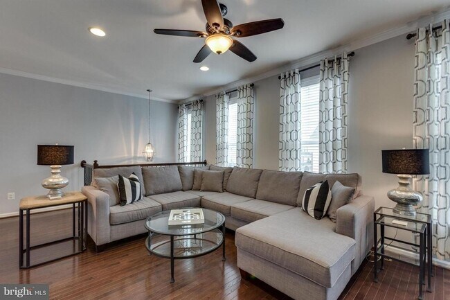 Building Photo - Charming 3BR Townhome in Aldie