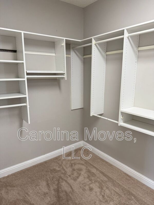 Building Photo - 204 Brushy Meadows Dr