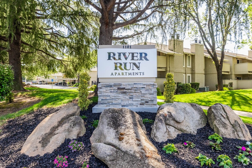 Primary Photo - River Run