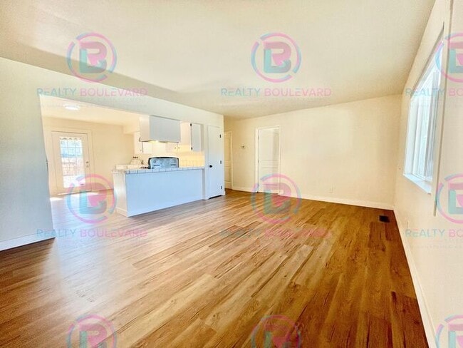 Building Photo - Charming 2-Bedroom 1 Bath fenced yard with patio