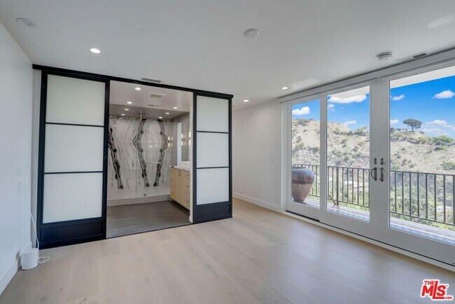 Building Photo - 8528 Hillside Ave
