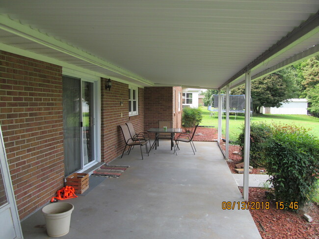 Back covered patio - 4000 Navaho Dr