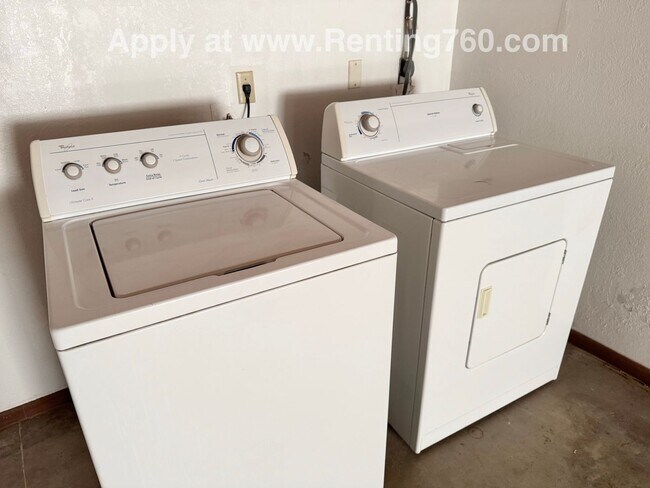 Building Photo - Spacious and Clean 2 bed Home In Joshua Tree