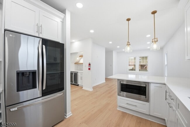 Building Photo - 40 Edgewood Rd