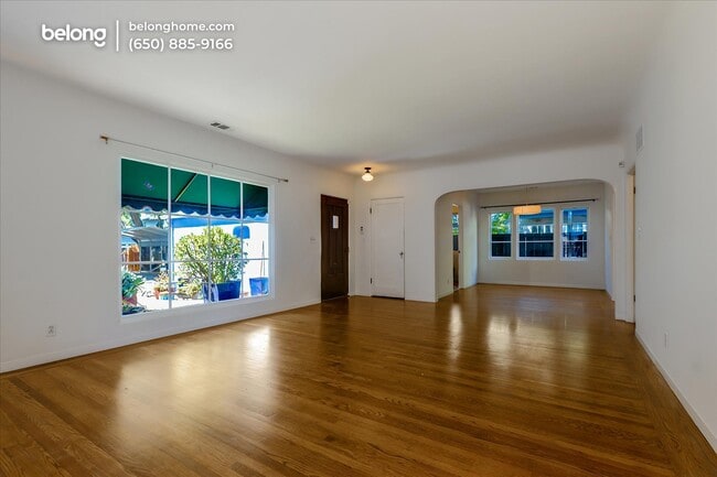 Building Photo - 420 9th Ave