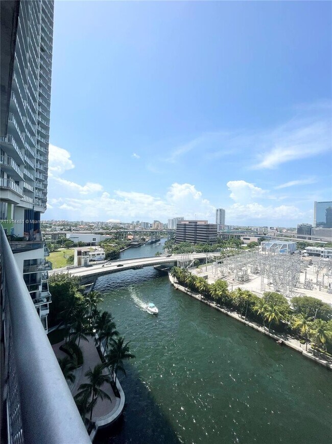 Building Photo - 690 SW 1st Ct