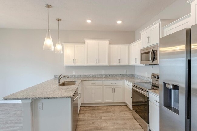 Building Photo - 4327 Doral Dr
