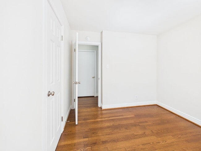 Building Photo - 955 Barlen Dr