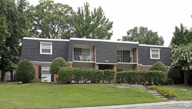Building Photo - Colonial Towne Apartments