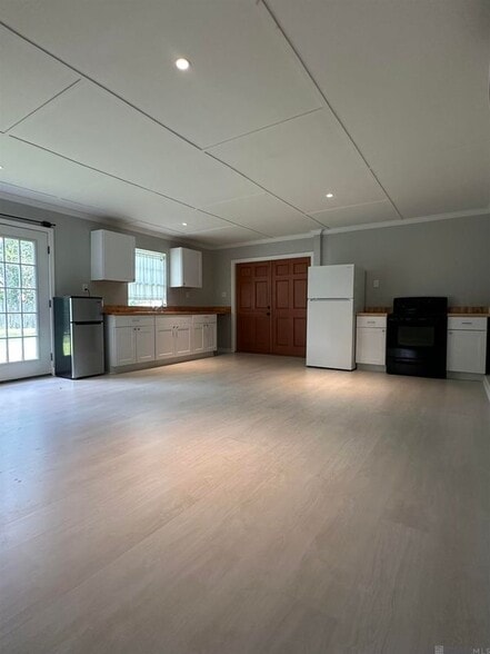 Building Photo - 376 Croydon Ave